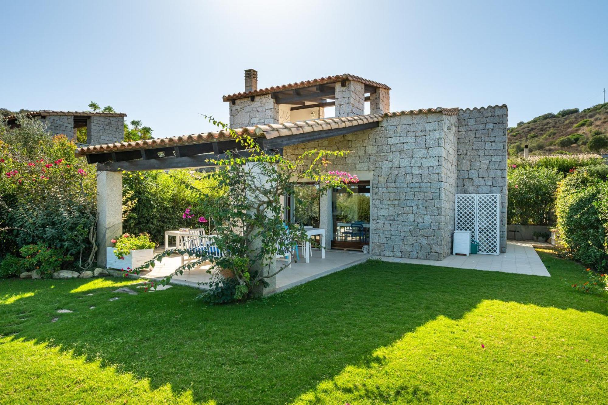 Villa Bouganville Cala Sinzias Кастиадас Екстериор снимка