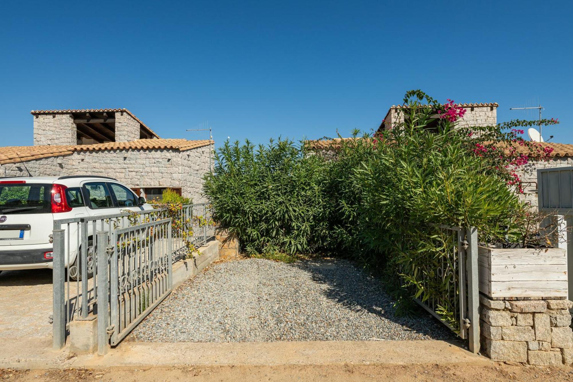 Villa Bouganville Cala Sinzias Кастиадас Екстериор снимка