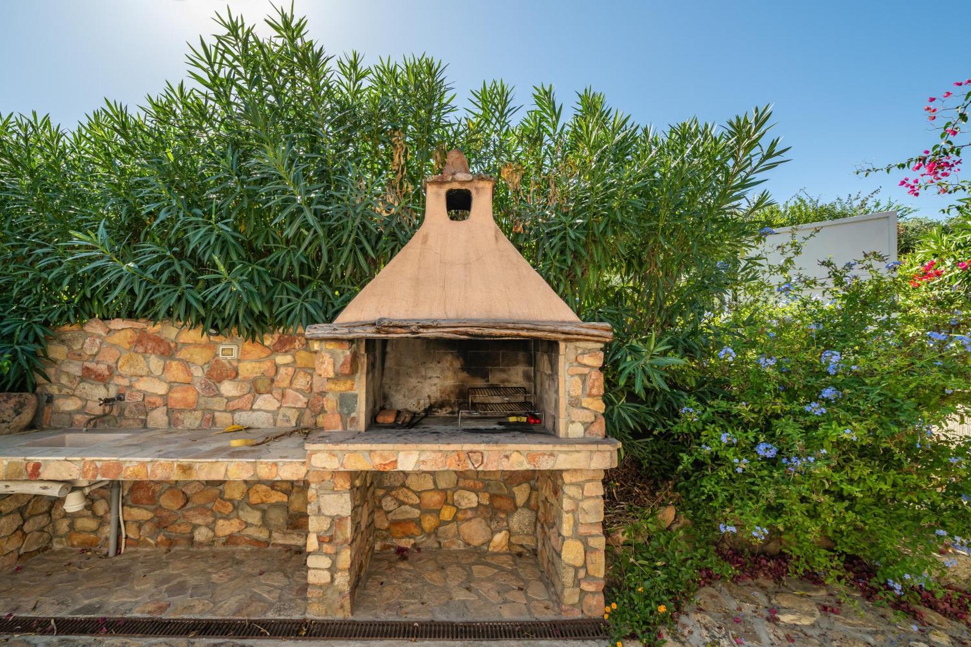 Villa Bouganville Cala Sinzias Кастиадас Екстериор снимка