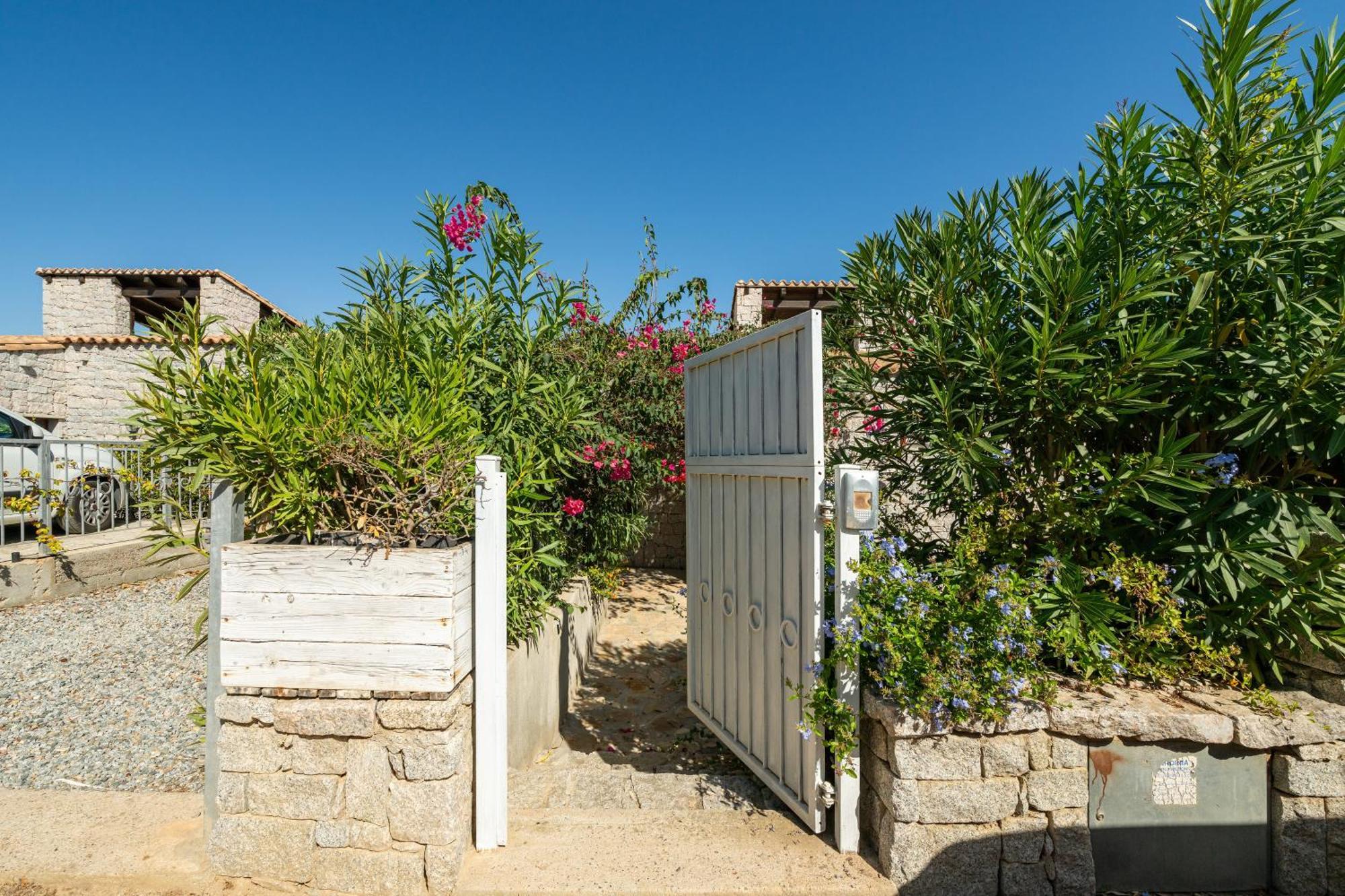 Villa Bouganville Cala Sinzias Кастиадас Екстериор снимка